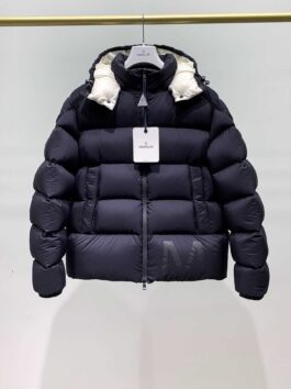 Moncler Winter Down Jacket SIZE S-XXL  Logo at hem