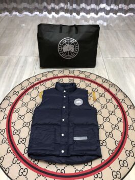 Canada Goose Luxury Down Jackets ¨C Premium Insulation for Harsh Winters Vest White Label Glacier